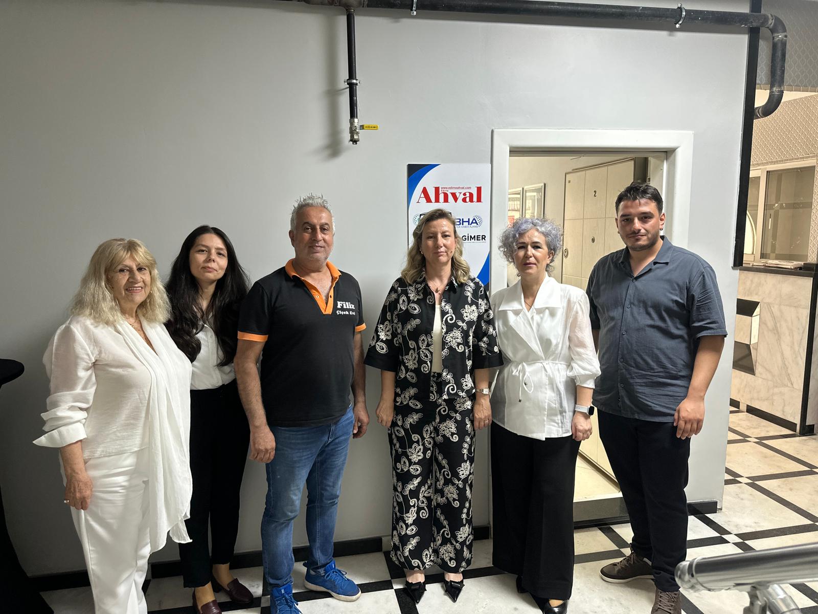 Edirne’de ilkeli, doğru ve objektif habercilik anlayışıyla kentin nabzını tutan, yerel basının güçlü sesi edirneahval.com internet haber sitesi, yayın hayatındaki 10’uncu yılını gururla kutladı.